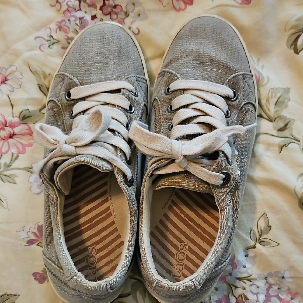 Taos Canvas Star Sneakers with White Laces Size 7